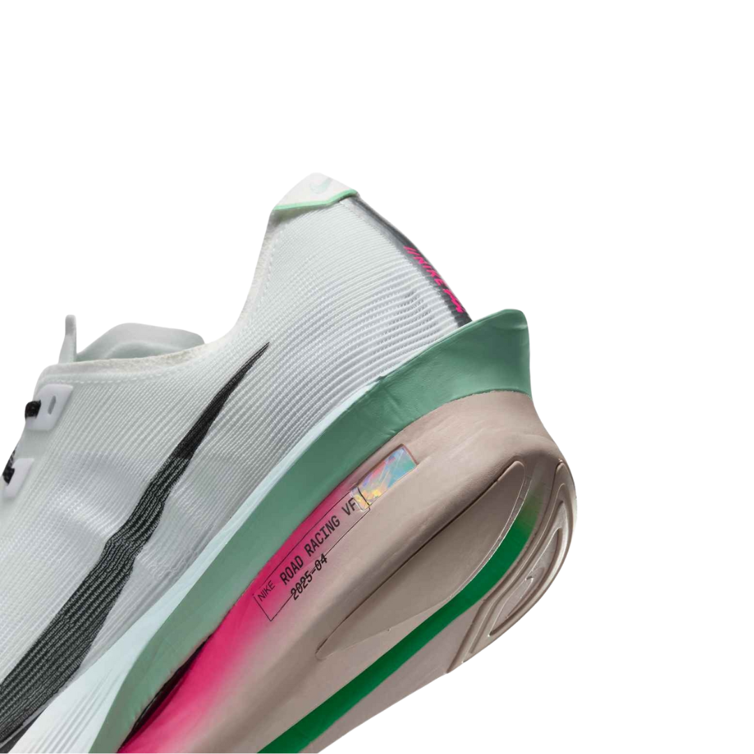 Vaporfly 4: Scarpa da Gara Road con ZoomX e Flyplate