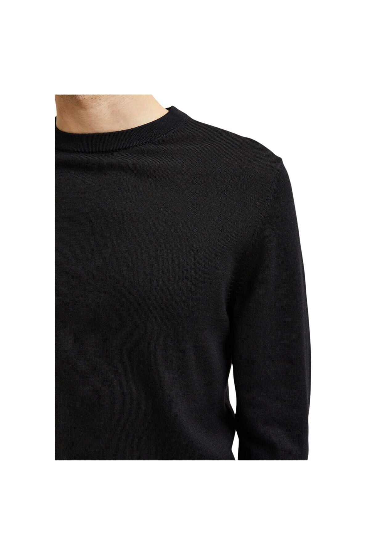 Black crew neck sweater