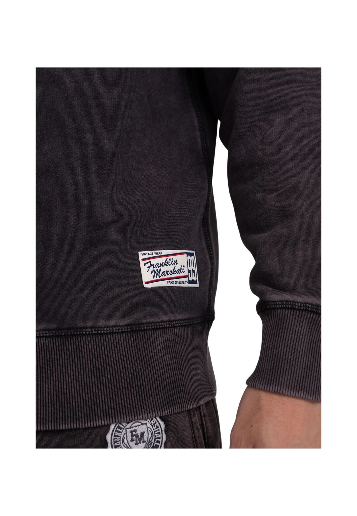 Felpa girocollo nero slavato